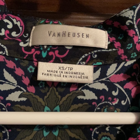 ⭐️ 4 for $10 Van Heusen blouse - Picture 2 of 6